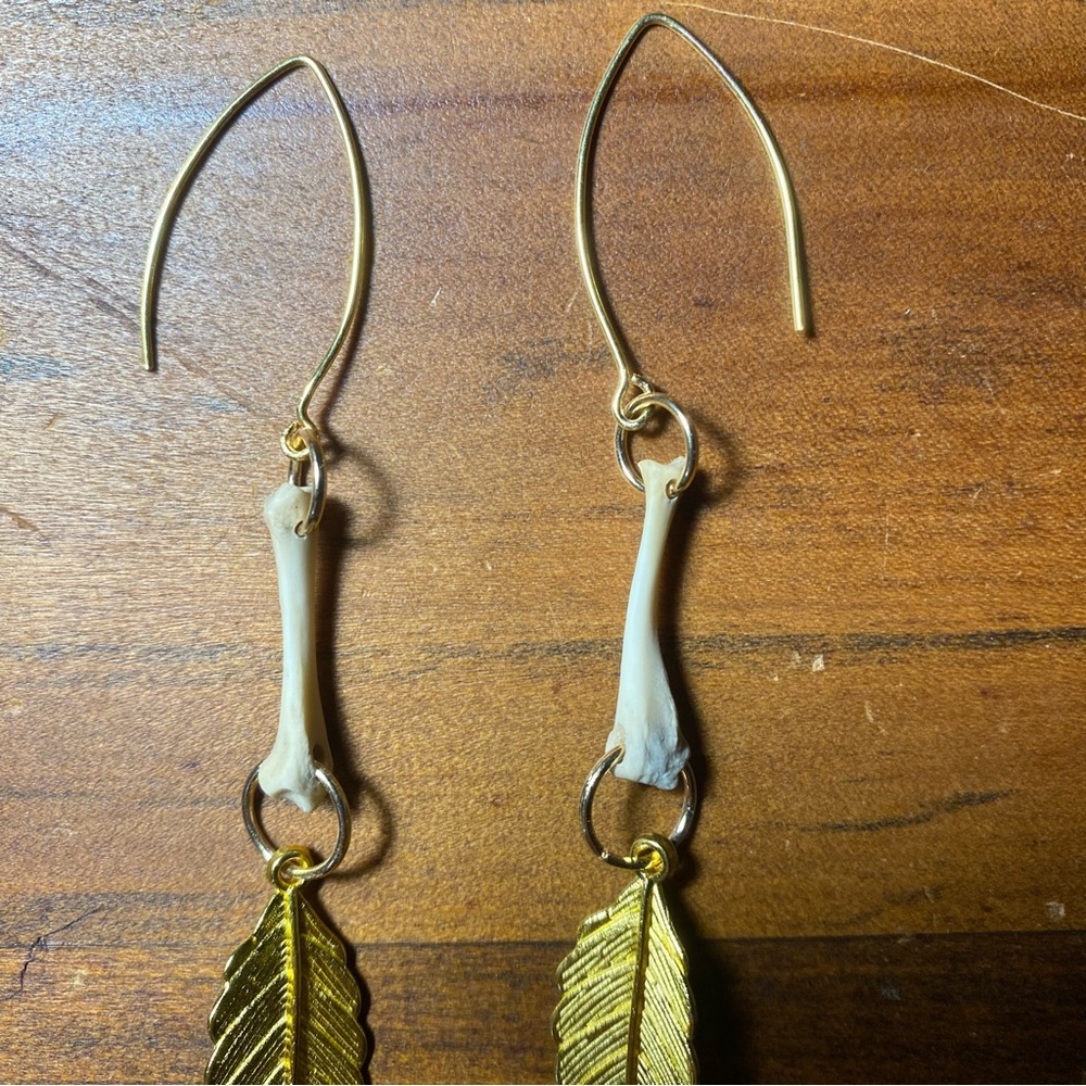 Squirrel Femur Bone Leaf Gold Earrings - Picture 6 of 8